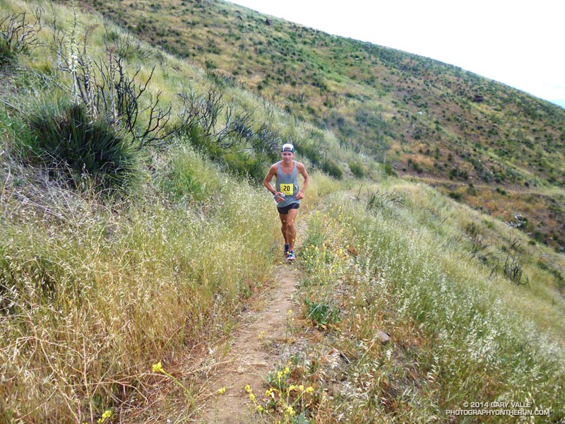 Jay Bonthius, the eventual winner of the 50 mile, cruising up the hill from Aqua Dulce. He's at about mile 22.5 and I'm at about mile 12.5.