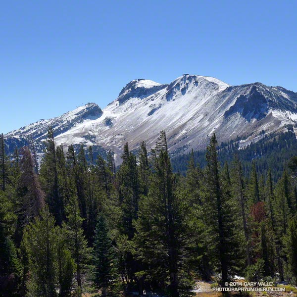 A dusting of late September snow on Mammoth Mountain from just north of Minaret Summit. The first 2+ miles of the run/hike follow a jeep road that can be picked up NNE of Minaret Summit.
